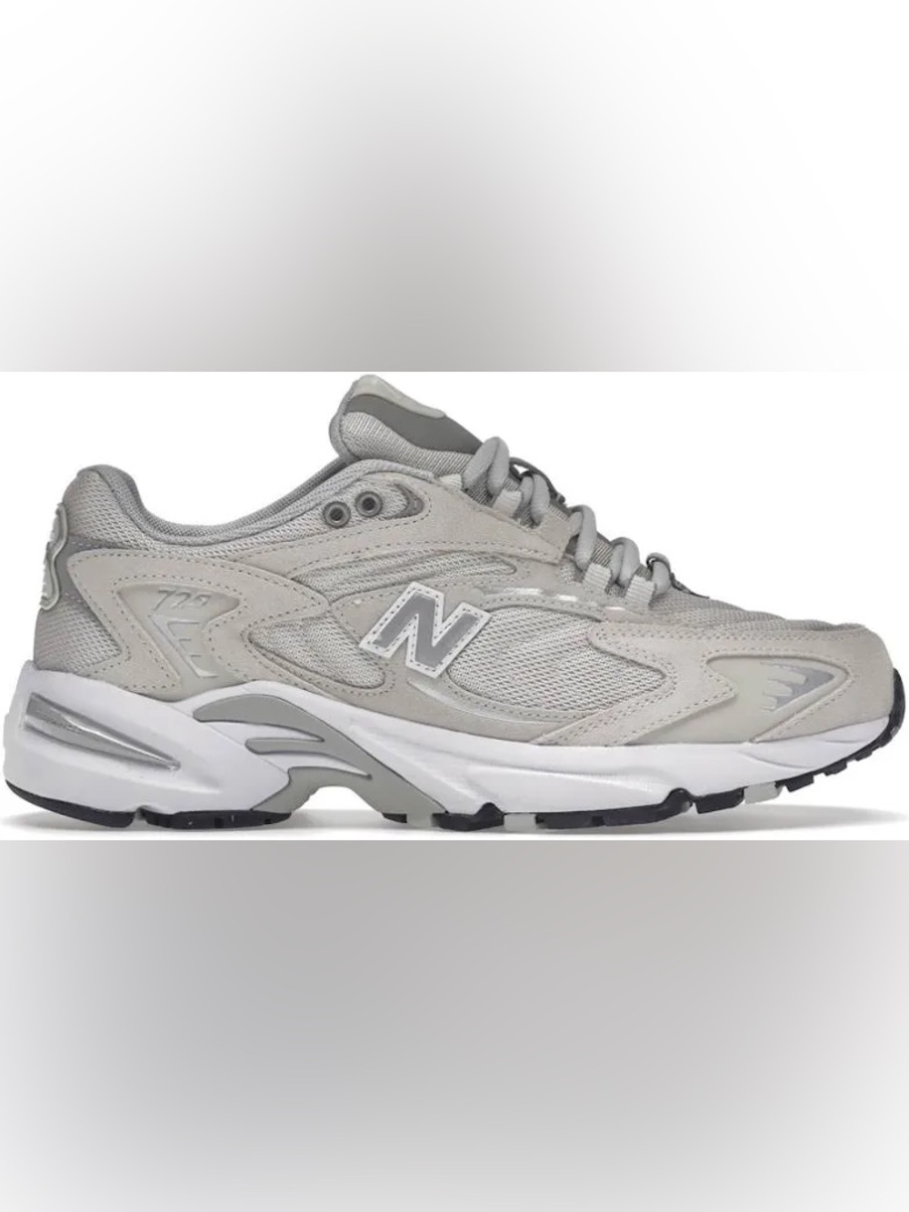 New Balance Beige/Cream 725 Sneakers - Size 6.5